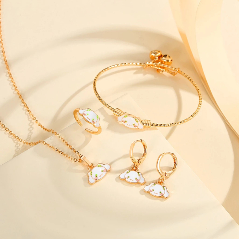 Vaikų vario su aukso dengimu juvelyrinių dirbinių rinkinys su drugelio ir kačiuko motyvais — karoliai, žiedas, auskarai, apyrankė, O formos grandinė (ruduo 2025)