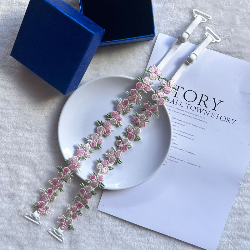 Κεντημένο δαντελένιο φόρεμα-slip με λεπτές τιράντες, νάιλον, διαφανείς λεπτομέρειες, άνοιξη 2024