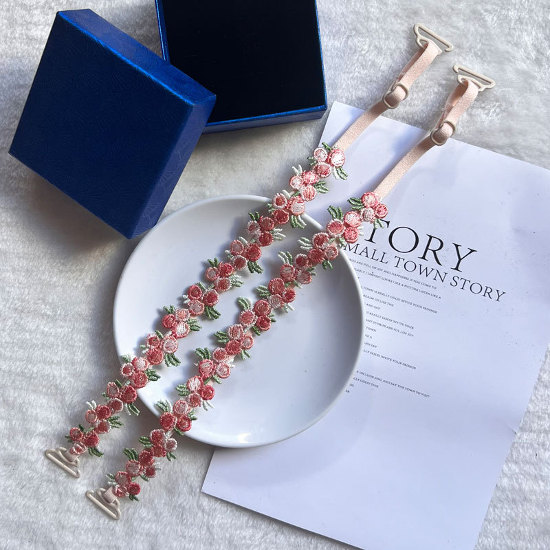 Κεντημένο δαντελένιο φόρεμα-slip με λεπτές τιράντες, νάιλον, διαφανείς λεπτομέρειες, άνοιξη 2024