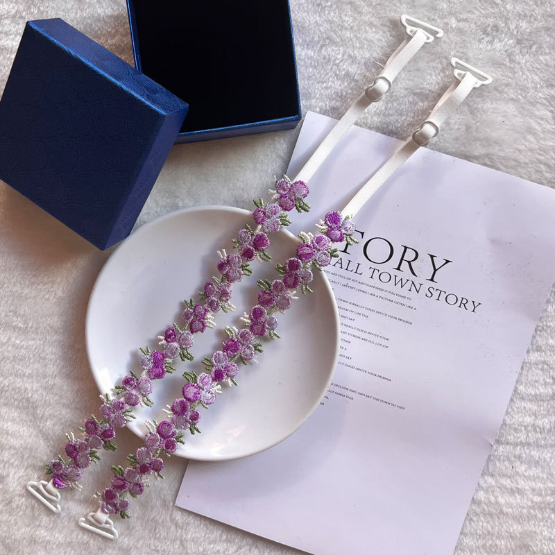 Κεντημένο δαντελένιο φόρεμα-slip με λεπτές τιράντες, νάιλον, διαφανείς λεπτομέρειες, άνοιξη 2024