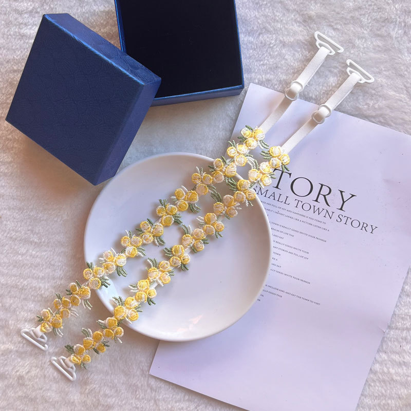 Κεντημένο δαντελένιο φόρεμα-slip με λεπτές τιράντες, νάιλον, διαφανείς λεπτομέρειες, άνοιξη 2024