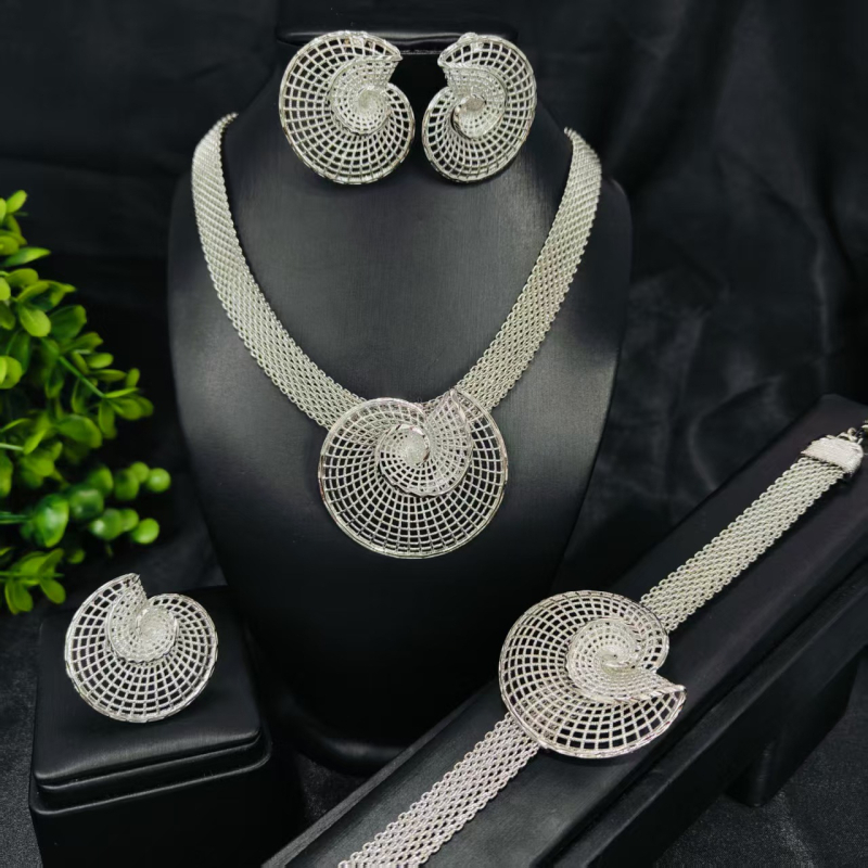 Vario juvelyrinių komplektas su deimantiniu pakabuku, gėlių raštu ir išplėsta grandine — įskaitant auskarus, karolį ir apyrankę