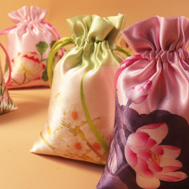 Sac de pânză cu șnur, broderie brocat, pentru săculețe de tămâie și mărgele budiste, ornament de atârnat (închidere cu șnur, broderie brocat, săculețe de tămâie, mărgele budiste)