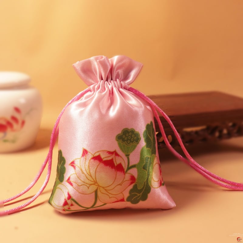 Sac de pânză cu șnur, broderie brocat, pentru săculețe de tămâie și mărgele budiste, ornament de atârnat (închidere cu șnur, broderie brocat, săculețe de tămâie, mărgele budiste)