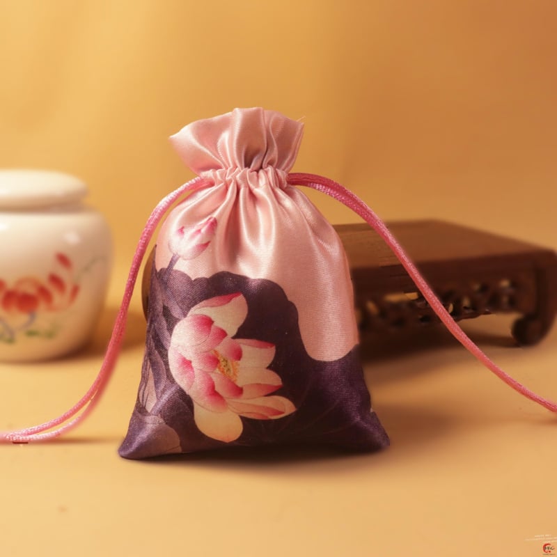 Sac de pânză cu șnur, broderie brocat, pentru săculețe de tămâie și mărgele budiste, ornament de atârnat (închidere cu șnur, broderie brocat, săculețe de tămâie, mărgele budiste)