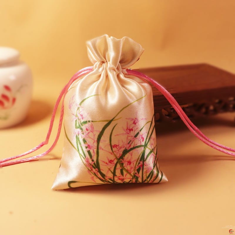 Sac de pânză cu șnur, broderie brocat, pentru săculețe de tămâie și mărgele budiste, ornament de atârnat (închidere cu șnur, broderie brocat, săculețe de tămâie, mărgele budiste)