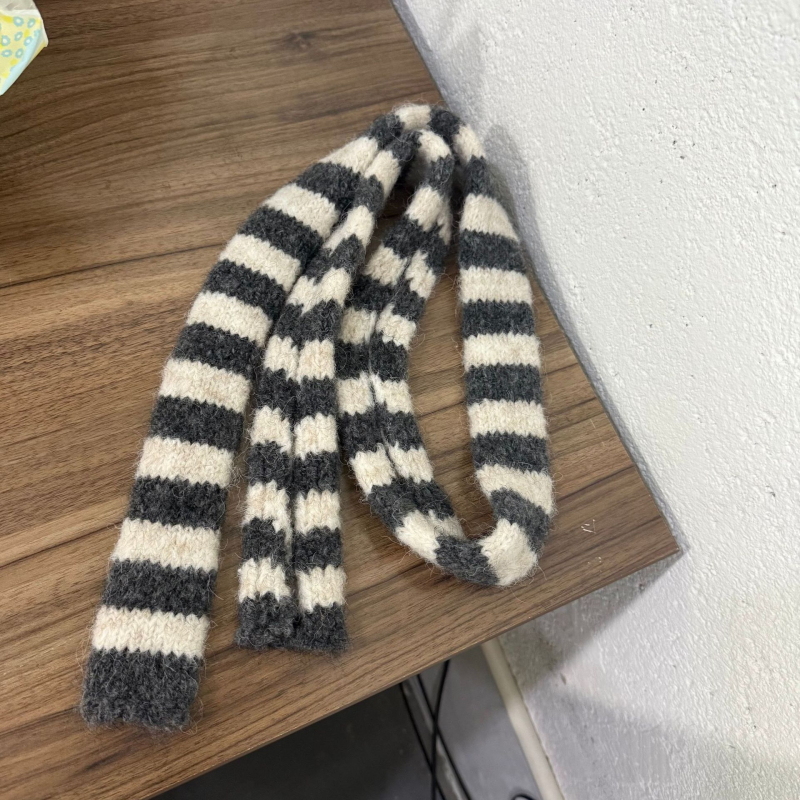 Dugi šal s jednostavnim tkanjem i Arctic velvet, održava toplinu zimi