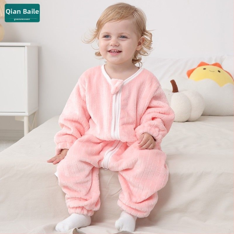 Kūdikio miego maišelis - velūro audinys, vidinė danga velūras, poliesterio užpildas, išsiuvinėtas raštas, žiemai