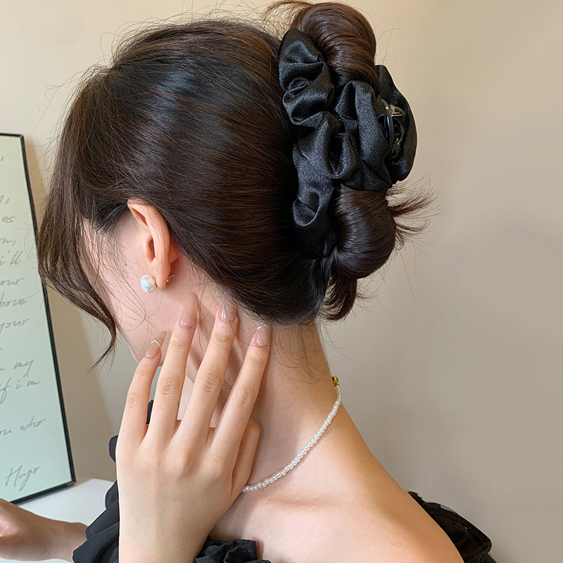 Щипка за коса с блестящи плисирани детайли, ръчна изработка от плат, аксесоар за глава от Yiu Jade Jewelry