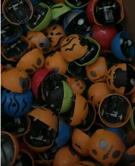 Φωτεινό παιχνίδι με κουτί-τυφλό; υλικό: πλαστικό; συσκευασία: Opp σακούλα; ηλικία: 15–35 ετών; λειτουργία: φωτισμός