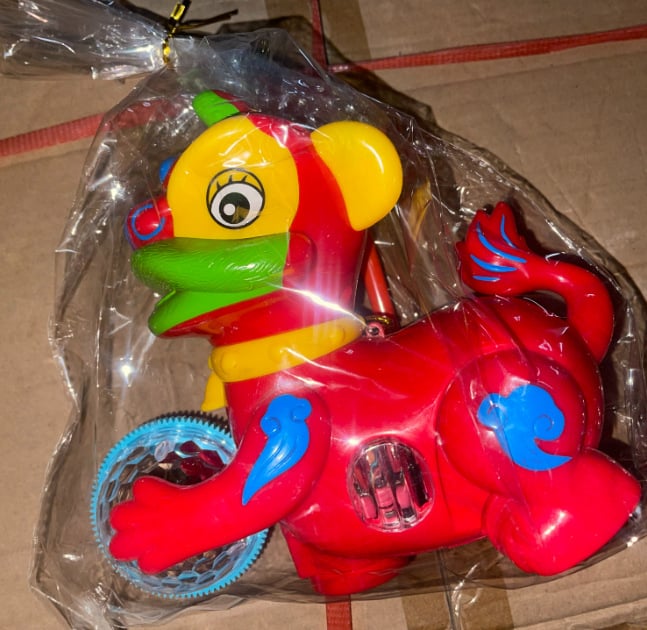 Φωτεινό παιχνίδι με κουτί-τυφλό; υλικό: πλαστικό; συσκευασία: Opp σακούλα; ηλικία: 15–35 ετών; λειτουργία: φωτισμός