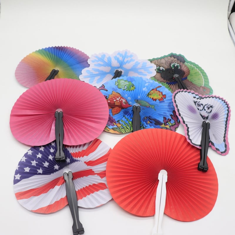 Φωτεινό παιχνίδι με κουτί-τυφλό; υλικό: πλαστικό; συσκευασία: Opp σακούλα; ηλικία: 15–35 ετών; λειτουργία: φωτισμός