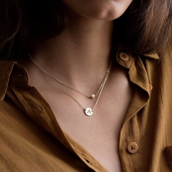 Daugiasluoksnė karoliai su raidėmis, varis, ilgis 41–50 cm