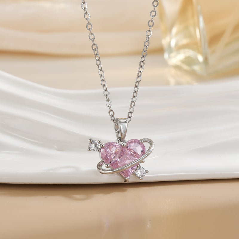 Огърлица със сърцевидна висулка и галактически крила, медна основа, многопластова O-верига, 41-50 cm, смесени камъни, лек лукс стил