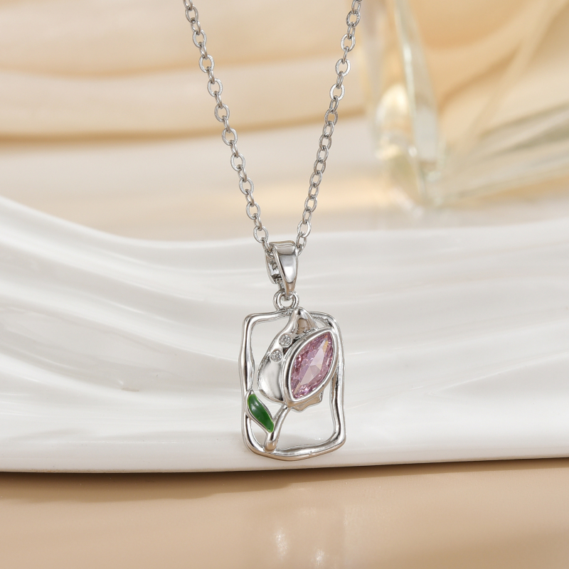 Огърлица със сърцевидна висулка и галактически крила, медна основа, многопластова O-верига, 41-50 cm, смесени камъни, лек лукс стил