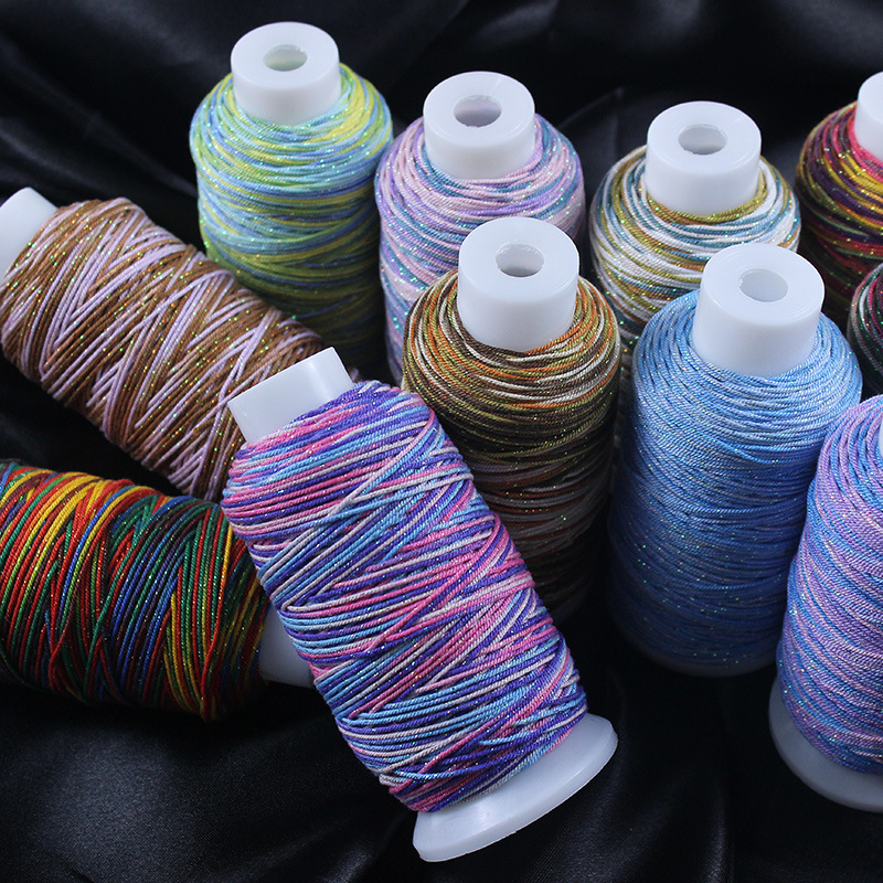 Gradientiškai dažytas medvilninis siūlas su auksine siūle, rankomis mezgta DIY papuošalų virvė (Medžiaga: medvilninis siūlas + poliesteris + auksinė siūlė; Apdorojimo technologija: rankų mezgimas; Kilmė: Jinhua; Stilius: originalus dizainas)