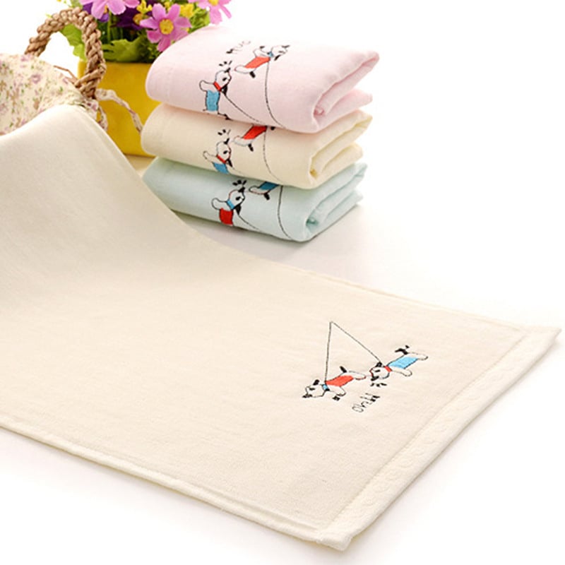 Kūdikio medvilninis rankšluostis siuvinėjimu ir spauda; kūdikių veido rankšluostis; Medžiaga: medvilnė; Procesai: siuvinėjimas, spauda; Svoris: <50 g; Pagrindinė auditorija: kūdikis