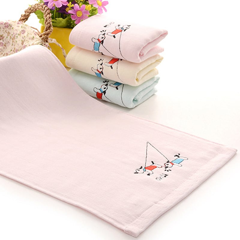 Kūdikio medvilninis rankšluostis siuvinėjimu ir spauda; kūdikių veido rankšluostis; Medžiaga: medvilnė; Procesai: siuvinėjimas, spauda; Svoris: <50 g; Pagrindinė auditorija: kūdikis