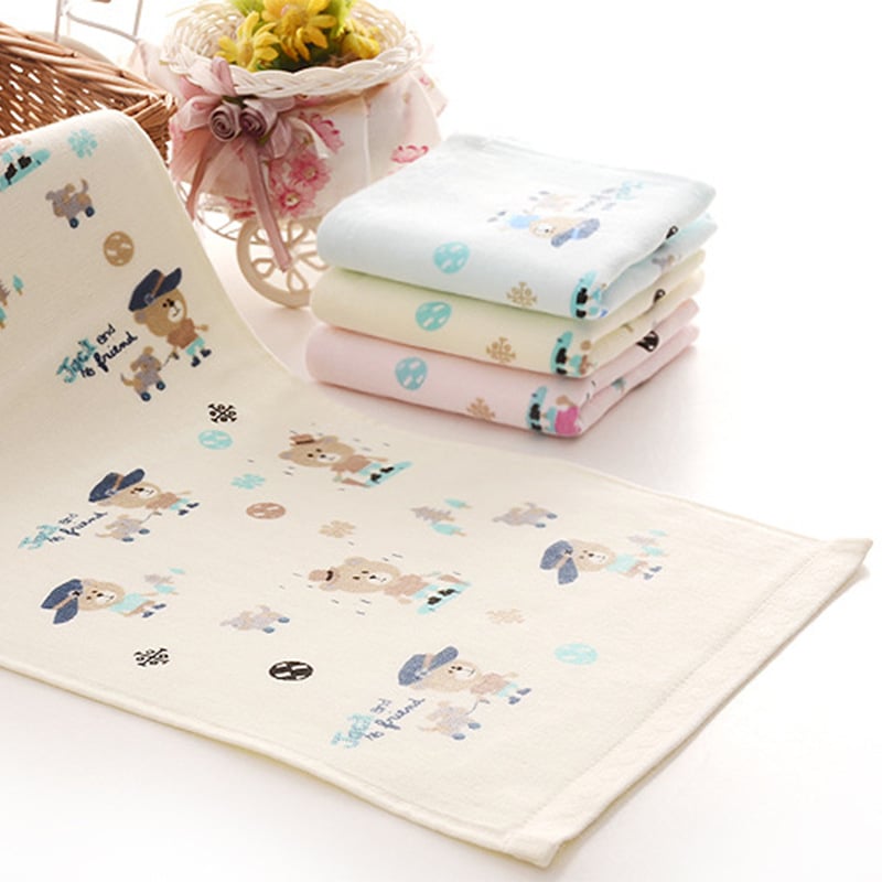 Kūdikio medvilninis rankšluostis siuvinėjimu ir spauda; kūdikių veido rankšluostis; Medžiaga: medvilnė; Procesai: siuvinėjimas, spauda; Svoris: <50 g; Pagrindinė auditorija: kūdikis