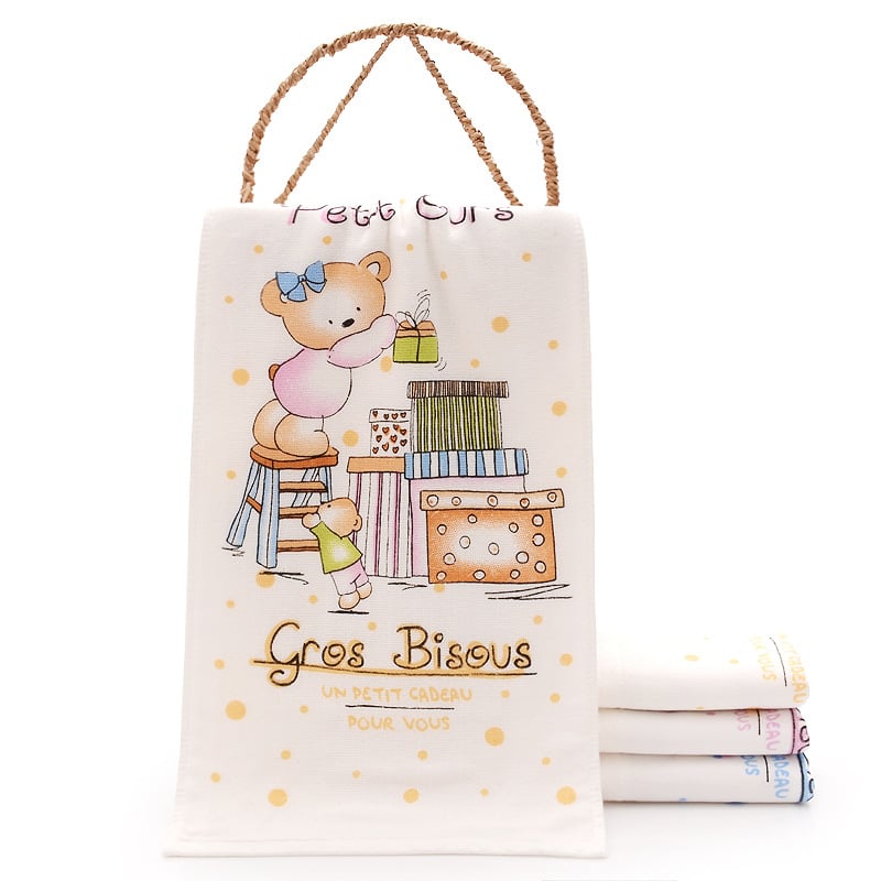 Kūdikio medvilninis rankšluostis siuvinėjimu ir spauda; kūdikių veido rankšluostis; Medžiaga: medvilnė; Procesai: siuvinėjimas, spauda; Svoris: <50 g; Pagrindinė auditorija: kūdikis