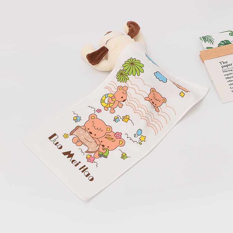 Kūdikio medvilninis rankšluostis siuvinėjimu ir spauda; kūdikių veido rankšluostis; Medžiaga: medvilnė; Procesai: siuvinėjimas, spauda; Svoris: <50 g; Pagrindinė auditorija: kūdikis