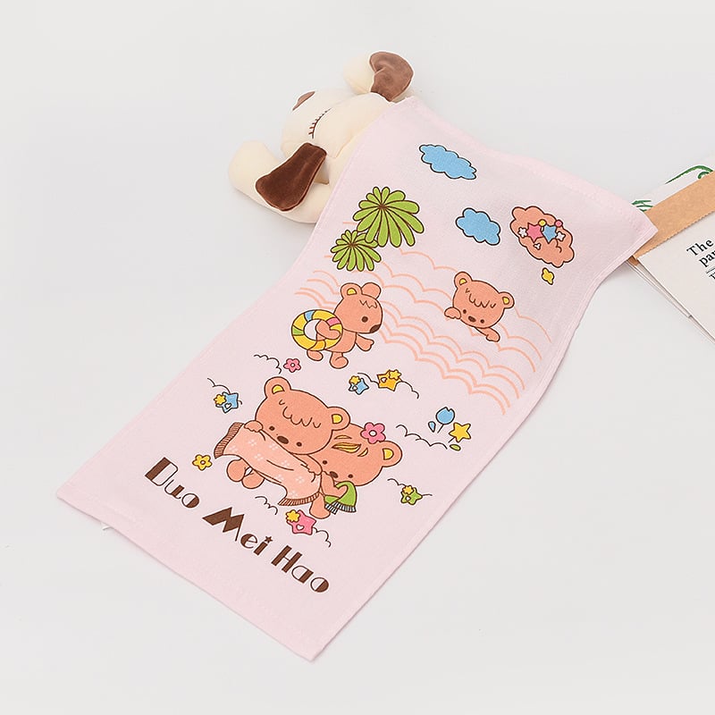 Kūdikio medvilninis rankšluostis siuvinėjimu ir spauda; kūdikių veido rankšluostis; Medžiaga: medvilnė; Procesai: siuvinėjimas, spauda; Svoris: <50 g; Pagrindinė auditorija: kūdikis