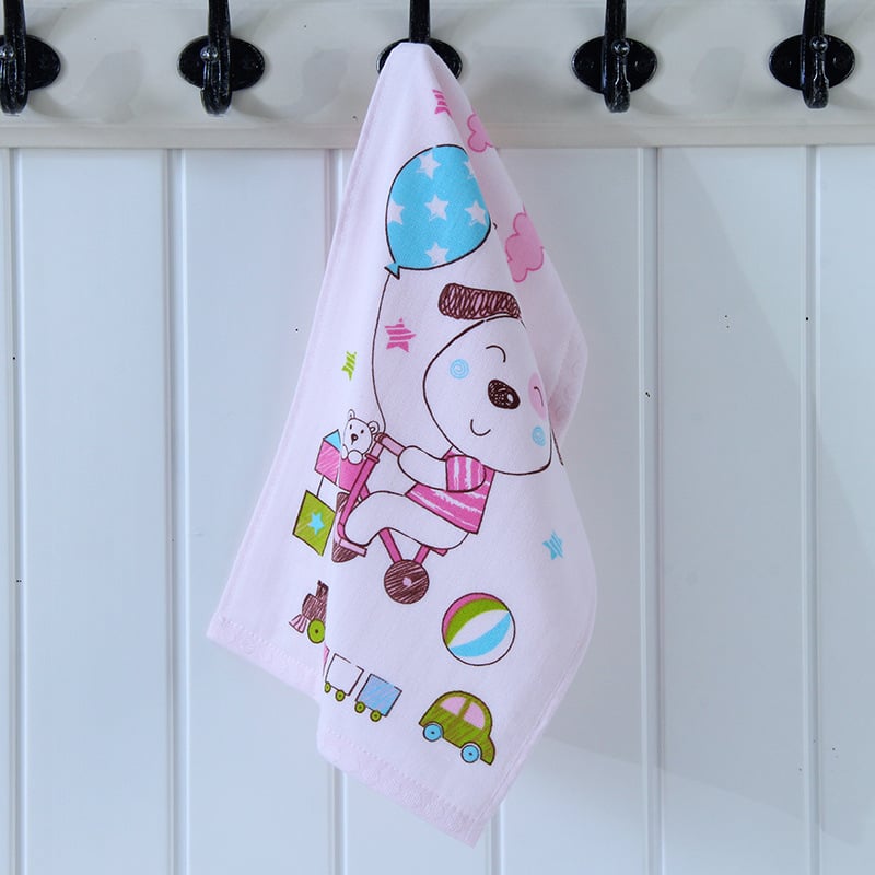 Kūdikio medvilninis rankšluostis siuvinėjimu ir spauda; kūdikių veido rankšluostis; Medžiaga: medvilnė; Procesai: siuvinėjimas, spauda; Svoris: <50 g; Pagrindinė auditorija: kūdikis