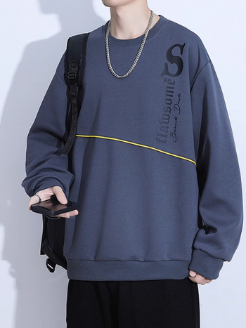 Megztinis su animaciniu piešiniu, medvilnės/polesterio mišinio (63% medvilnė, 37% poliesteris), apvali kaklo linija, ilgos rankovės, aptemptas kirpimas, tinkamas visiems metų laikams.