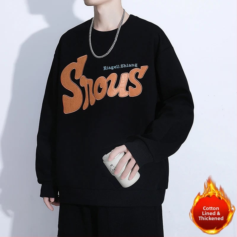 Megztinis su animaciniu piešiniu, medvilnės/polesterio mišinio (63% medvilnė, 37% poliesteris), apvali kaklo linija, ilgos rankovės, aptemptas kirpimas, tinkamas visiems metų laikams.