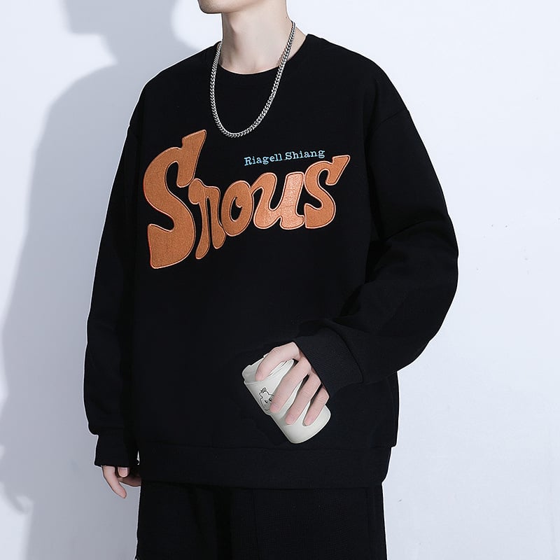 Megztinis su animaciniu piešiniu, medvilnės/polesterio mišinio (63% medvilnė, 37% poliesteris), apvali kaklo linija, ilgos rankovės, aptemptas kirpimas, tinkamas visiems metų laikams.