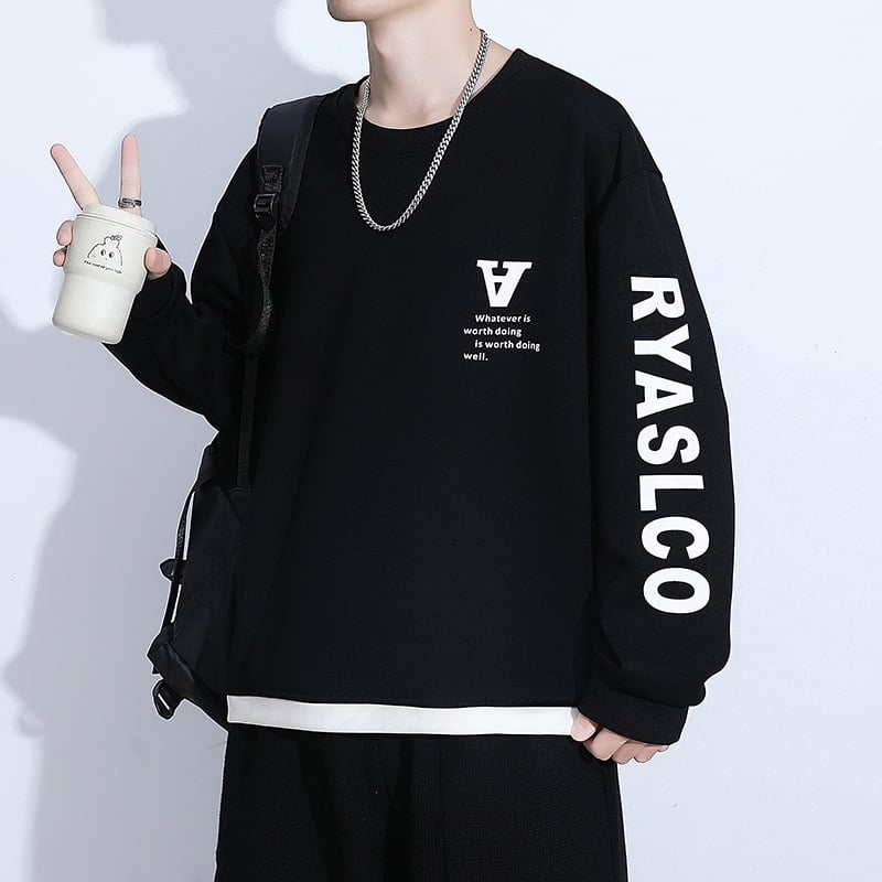 Megztinis su animaciniu piešiniu, medvilnės/polesterio mišinio (63% medvilnė, 37% poliesteris), apvali kaklo linija, ilgos rankovės, aptemptas kirpimas, tinkamas visiems metų laikams.