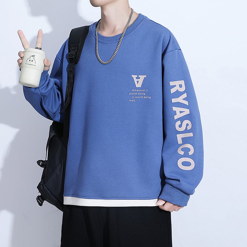 Megztinis su animaciniu piešiniu, medvilnės/polesterio mišinio (63% medvilnė, 37% poliesteris), apvali kaklo linija, ilgos rankovės, aptemptas kirpimas, tinkamas visiems metų laikams.