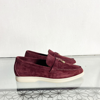Universālie slip-on loaferi no suēda, aitādas iekšējā odere, gumijas zole, apaļa purns