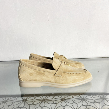 Universālie slip-on loaferi no suēda, aitādas iekšējā odere, gumijas zole, apaļa purns