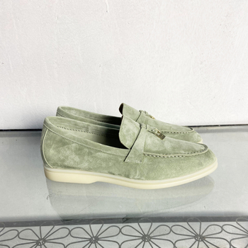 Universālie slip-on loaferi no suēda, aitādas iekšējā odere, gumijas zole, apaļa purns