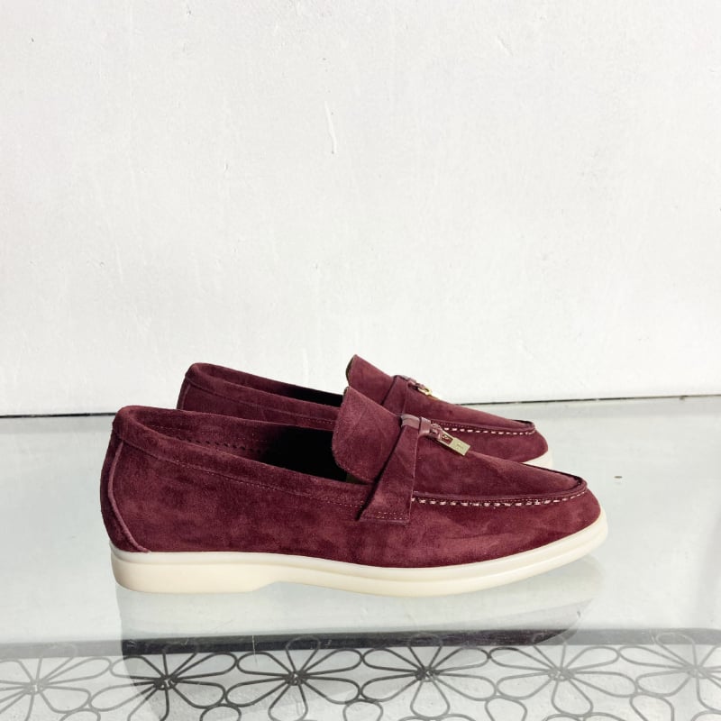 Universālie slip-on loaferi no suēda, aitādas iekšējā odere, gumijas zole, apaļa purns