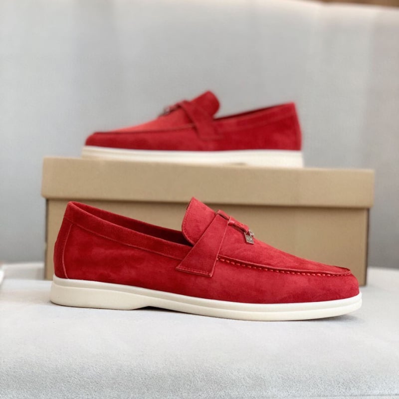 Universālie slip-on loaferi no suēda, aitādas iekšējā odere, gumijas zole, apaļa purns