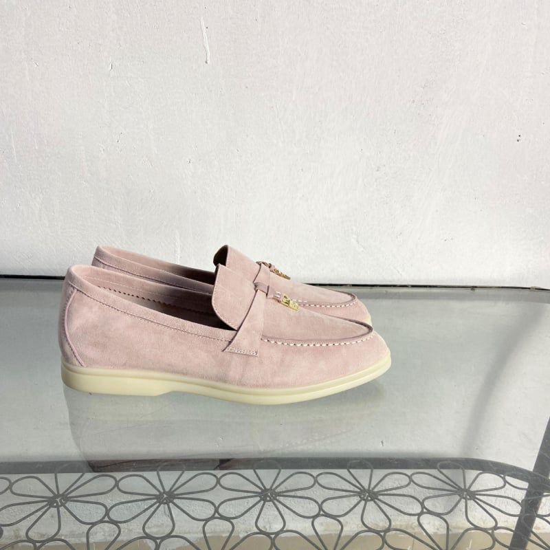 Universālie slip-on loaferi no suēda, aitādas iekšējā odere, gumijas zole, apaļa purns