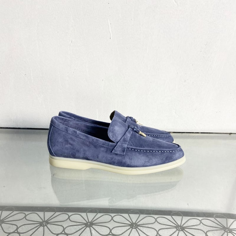Universālie slip-on loaferi no suēda, aitādas iekšējā odere, gumijas zole, apaļa purns