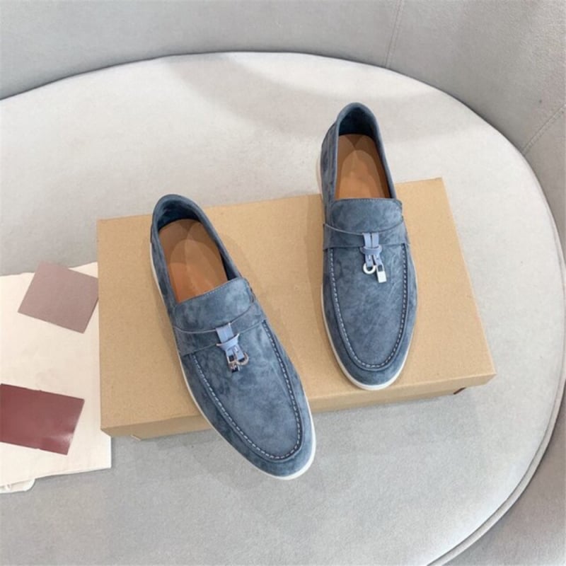 Universālie slip-on loaferi no suēda, aitādas iekšējā odere, gumijas zole, apaļa purns