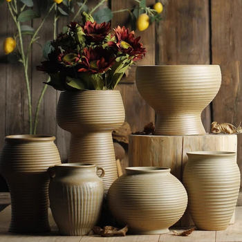 Keramikas ziedu pods, uz grīdas, vienkāršs stils, mājas dārzkopība