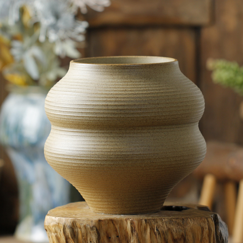 Keramikas ziedu pods, uz grīdas, vienkāršs stils, mājas dārzkopība