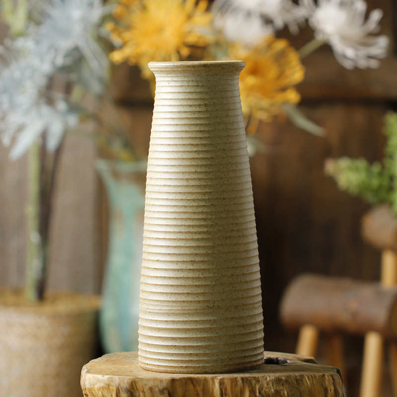 Keramikas ziedu pods, uz grīdas, vienkāršs stils, mājas dārzkopība