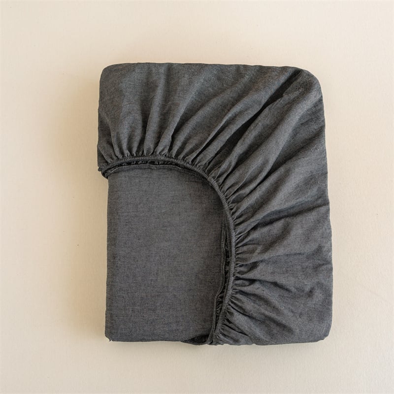 Čiužinio uždangalas su guma – japoniško stiliaus, 100% medvilnė, siūlų dažymas (yarn-dyed), skalbiamas, vienarūšis raštas, audinio tankis 133x72, siūlų skaičius 40