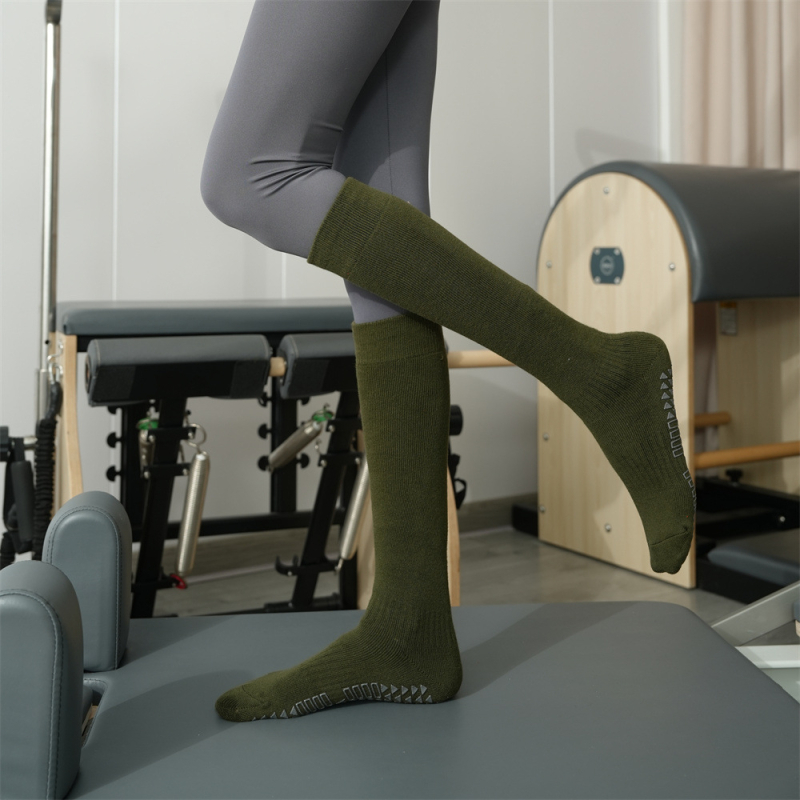 Kokvilnas neslīdošas jogas zeķes ar augstu galu, sievietēm 18-40 g., rudens-zima, 70-80% kokvilnas