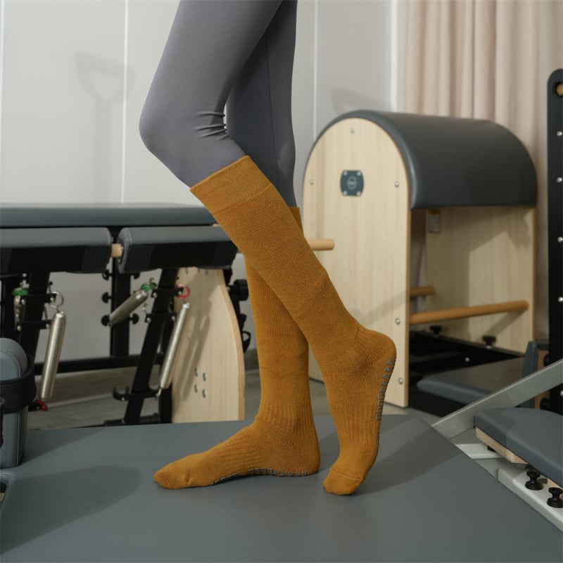 Kokvilnas neslīdošas jogas zeķes ar augstu galu, sievietēm 18-40 g., rudens-zima, 70-80% kokvilnas