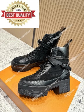 Vyriniai Martin batai su apvaliu nosimi, priekyje raišteliai, stora padas, vidutinio aukščio kulnas 6–8 cm, viršus iš karvės odos.