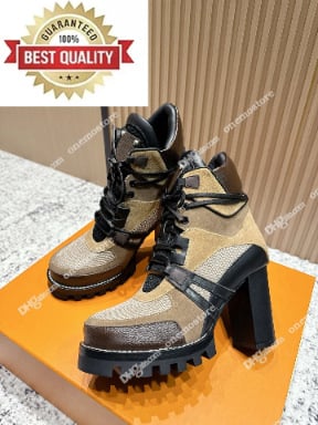 Vyriniai Martin batai su apvaliu nosimi, priekyje raišteliai, stora padas, vidutinio aukščio kulnas 6–8 cm, viršus iš karvės odos.