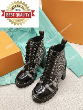 Vyriniai Martin batai su apvaliu nosimi, priekyje raišteliai, stora padas, vidutinio aukščio kulnas 6–8 cm, viršus iš karvės odos.