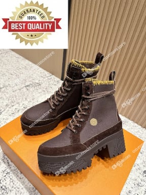 Vyriniai Martin batai su apvaliu nosimi, priekyje raišteliai, stora padas, vidutinio aukščio kulnas 6–8 cm, viršus iš karvės odos.